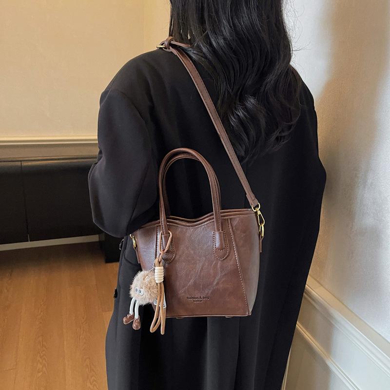 Retro Handbag, High-end Bucket Bag, Women's 2025 Autumn and Winter New Versatile Shoulder Bag, Fashion Messenger Bag