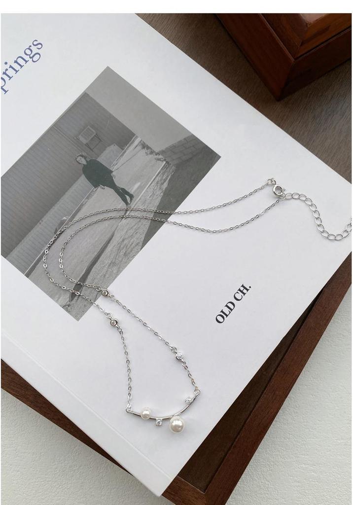 Sterling Silver Pearl & Zirconia Necklace - Elegant, Luxurious, Versatile Clavicle Chain for Women.