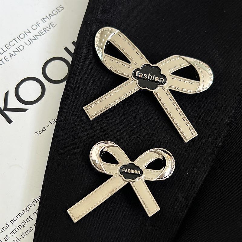 Minimalist Bow & Letter Metal Brooch - Women's Fashion Accessory for Suits and Clothing.