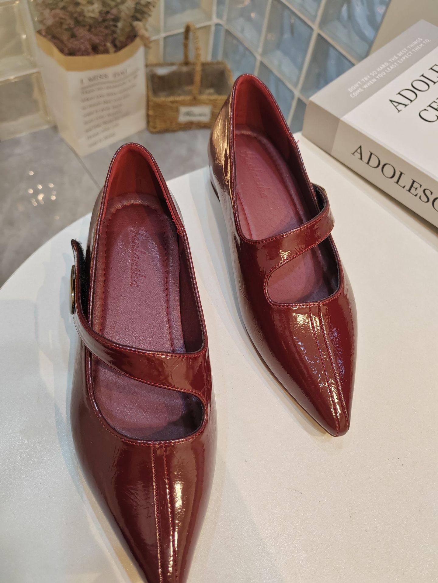 

Новые туфли-лодочки Xiaoxiangfeng с юбками, ретро, на скрытой платформе, с толстой подошвой, темпераментные, с острым носком, женские 34