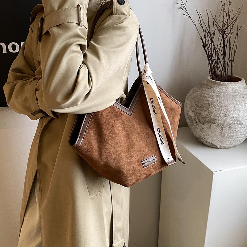 2025 trend line autumn new fabric plaid shoulder bag women's fashion high sense simple commuter tote bag