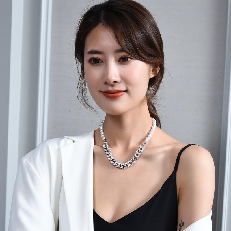 Rhinestone Elegant And Pearl Necklace For Women With Trendy Short Design Style And