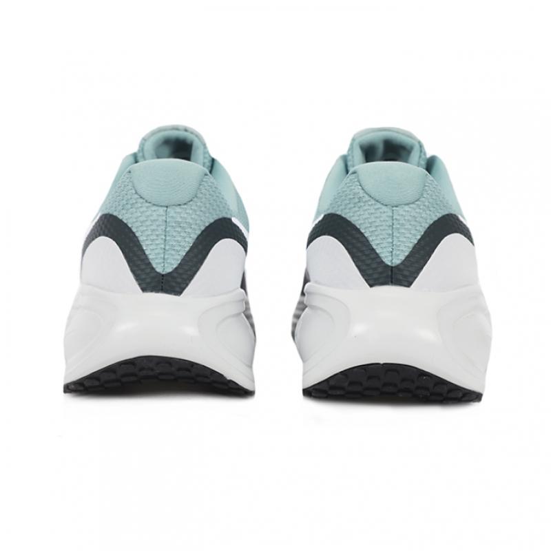 Nike Revolution 8
