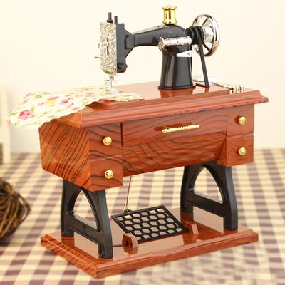 Christmas Gift New Year Gift Birthday Gifts Hand Crank Vintage Music Boxes Plastic Mini Sewing Machine Style Music Box