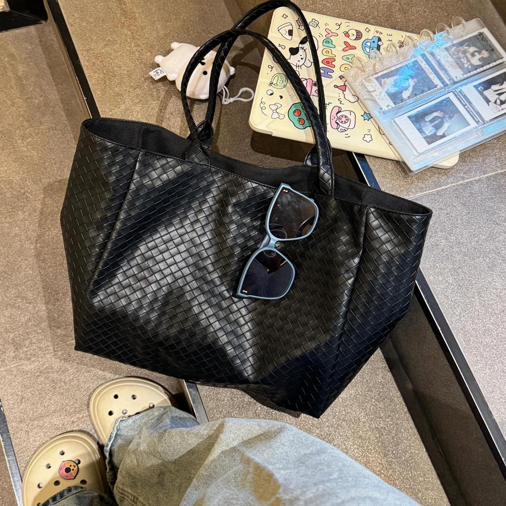 Korean woven bag women's 2025 new large-capacity commuter shoulder bag fashion portable tote bag shopping bag tide