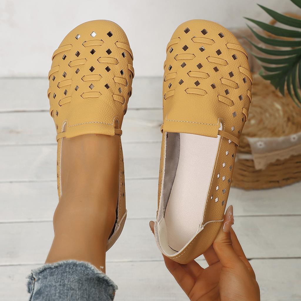 Summer Women Flat Sandals Outdoor Soft Bottom Flat Comfortable Sneakers Women Shallow Fashion Hollow Out Casual Shoes Ladies