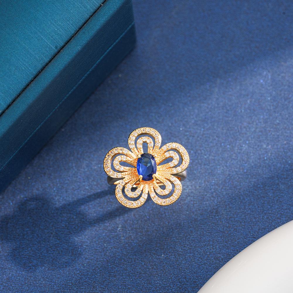 Titanium Steel Five-Petal Flower Necklace for Women with Micro-Paved Zirconia – Elegant and Versatile Design