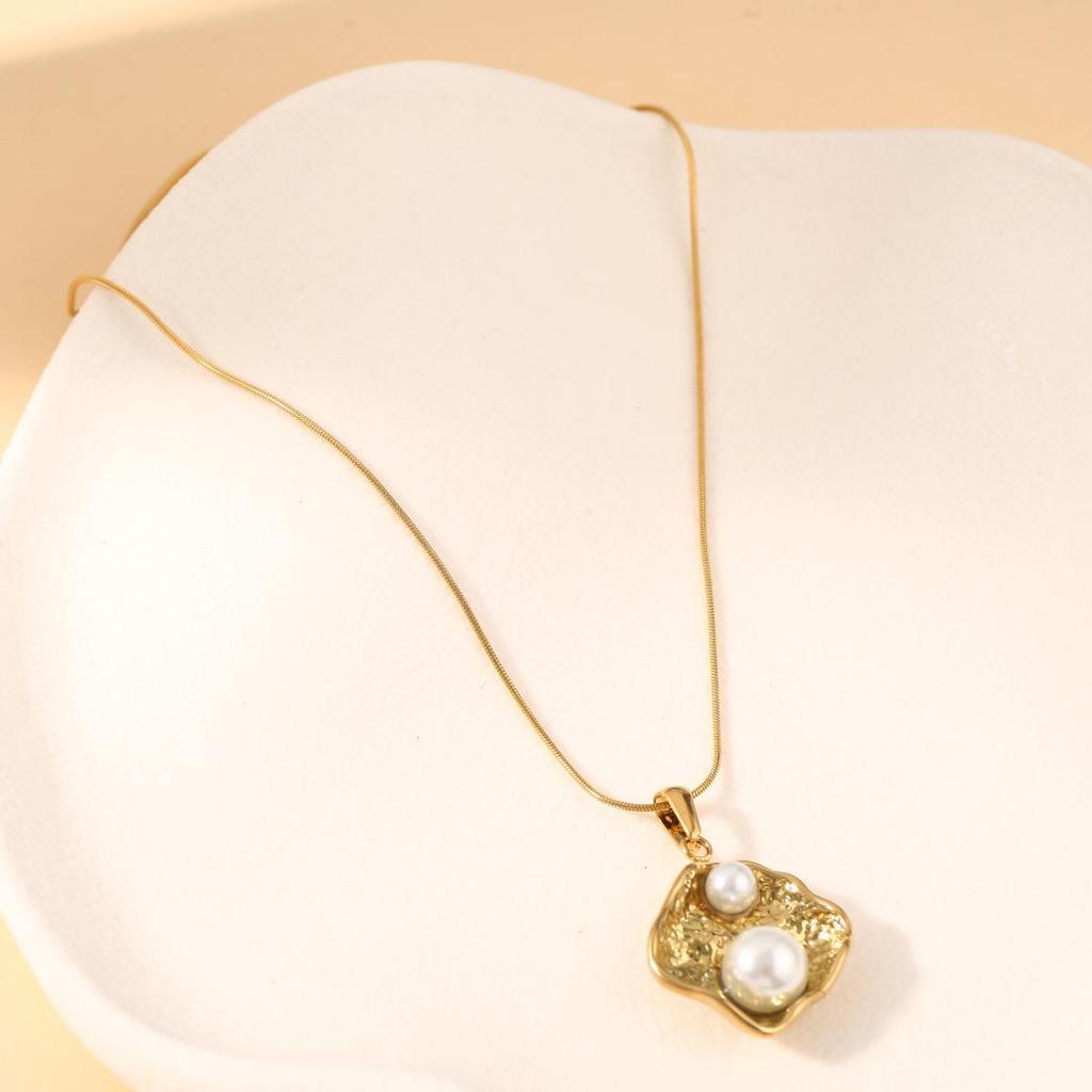 French Retro Cat's Eye Shell Pendant Necklace - Minimalist Luxury Clavicle Chain Jewelry