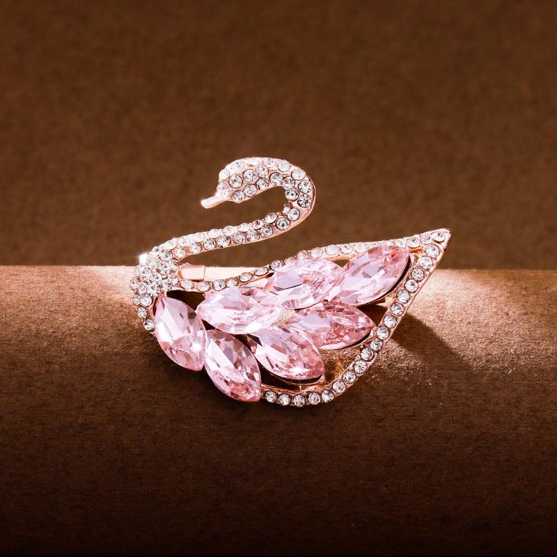 2024 Elegant Rhinestone Swan Brooch – Stylish Alloy Animal Pin for High-End Attire