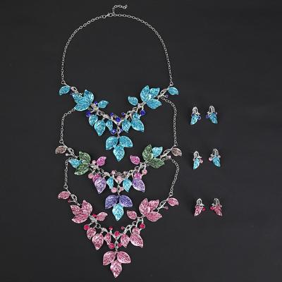 3-teiliges Süßes und Romantisches Dreidimensionales Blumen Damen Halsketten- und Ohrring-Set Modische Elegante Bankettparty-Accessoires