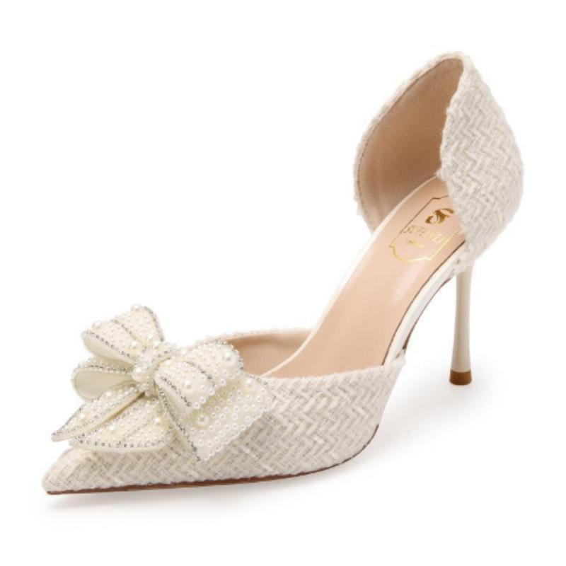 Женские черные туфли-лодочки на высоком каблуке с острым носком и бантом украшенные стразами 2024 г 35 2190₽