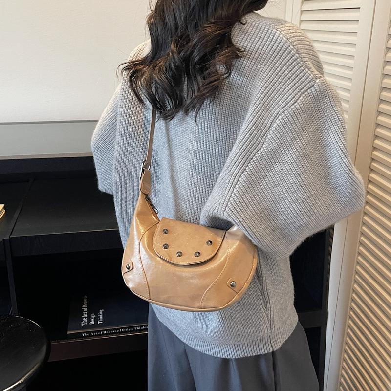 Vintage Mallard Style Shoulder Underarm Bags for Women Versatile Rivet Design Ladies Crossbody Bag Autumn Cool Girls Pu Handbags