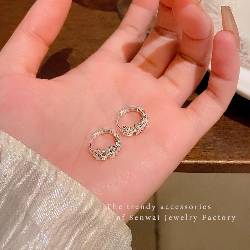 Flowering three flower earrings female unique niche light luxury ear buckle cold wind explosion ear