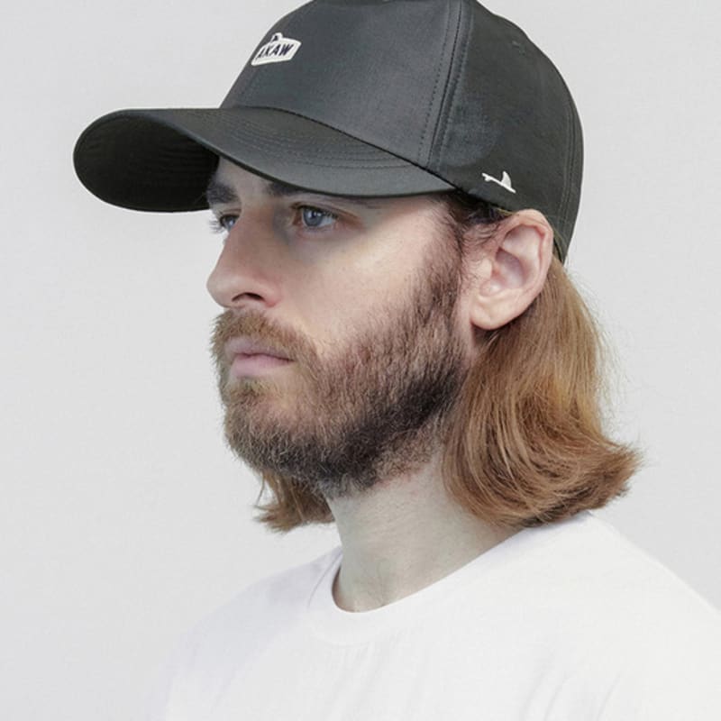 

AKAW Кепка-бейсболка оверсайз с металлическим блеском (Темно-зеленый) Deep green