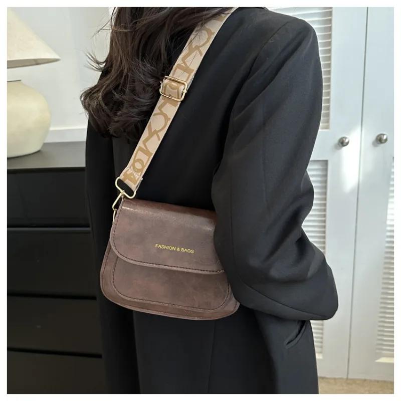 Retro tarzı kadın çapraz askılı çanta kadın omuz çantası yüksek dokulu küçük ve zarif lüks marka popüler yeni