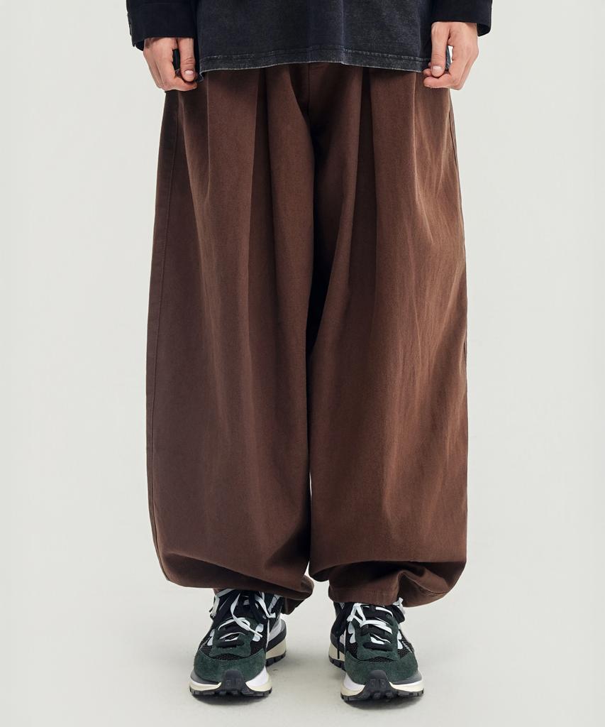 Beokeuldaun [26 Year Ver.] Inverted Tuck Balloon Fit Wide Cotton Pants (Brown)