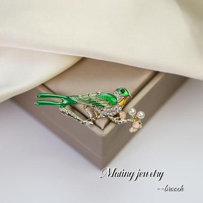 European & American Retro Magpie Brooch: Luxury Pin, Anti-Exposure Corsage, Cheongsam Accessory