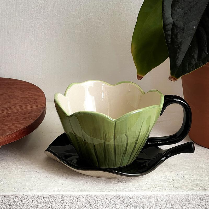 

Coffee Cup Tulip Flower Personal Irregular Hand-painted Ceramic Mug Saucer Delicate Fashion Light Luxury Cup Saucer Decoration 320ml зелёный