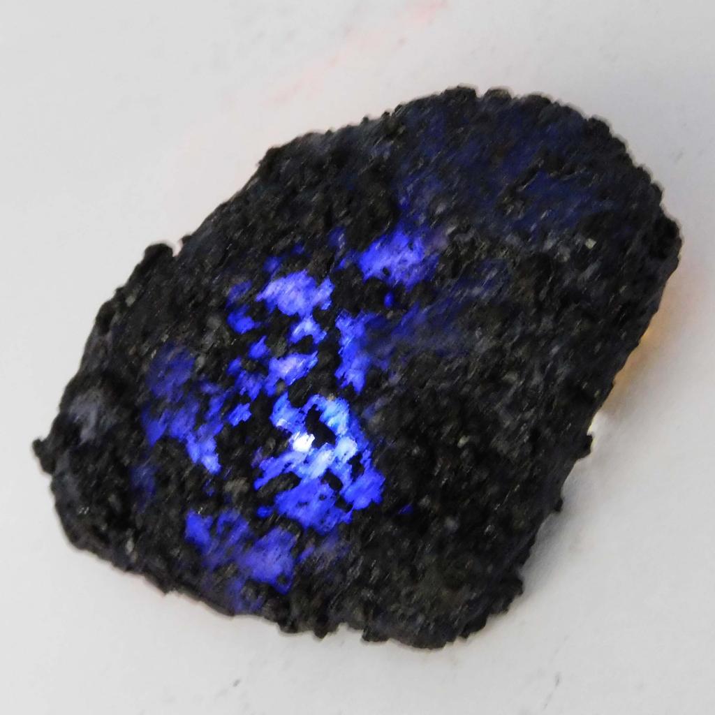 Natural Blue Sapphire 173.25ct Rough Certified Loose Gemstone