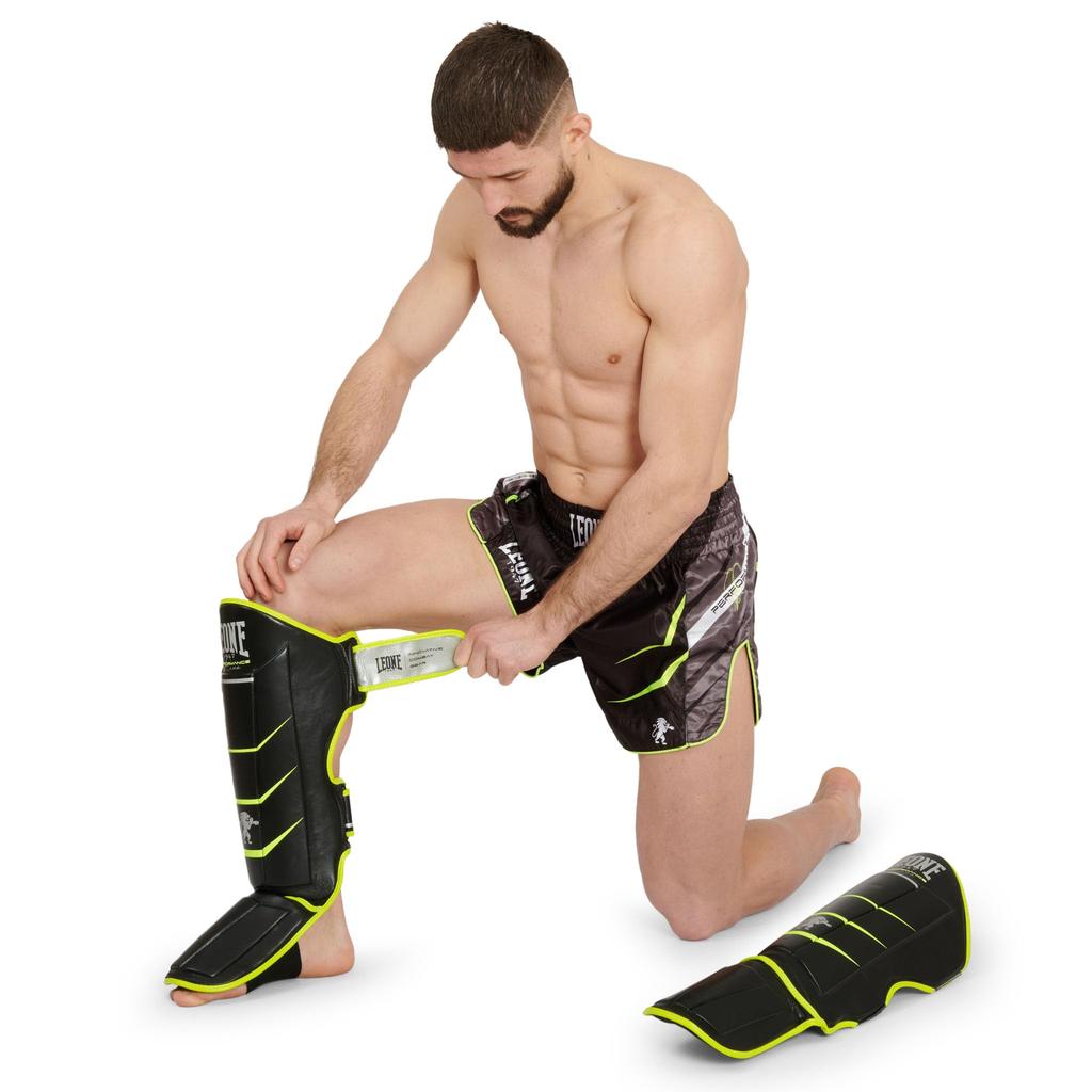 Muay Thai Kickboxing Shorts LEVO FLUO Black [Leone 1947]