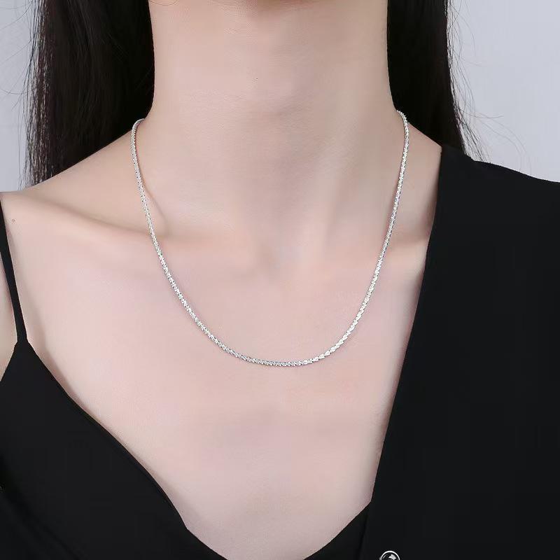 Colar de clavícula italiana brilhante Gypsophila para mulheres - Corrente simples e elegante com design empilhável