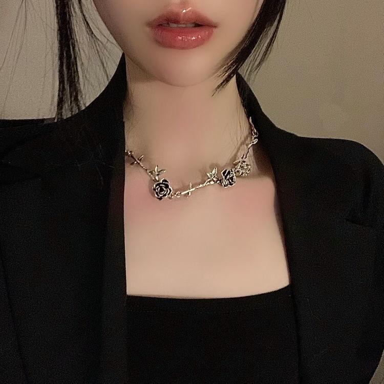 French Retro Thorn Rose Necklace for Women, INS Niche High-End Design Elegant Choker & Versatile Collarbone Chain Neck Jewelry