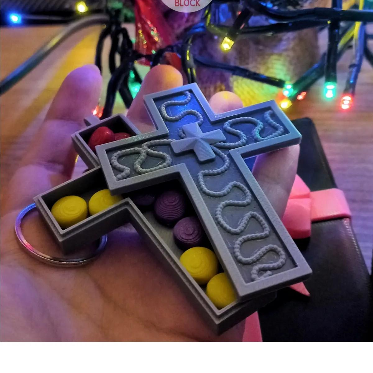 

Складний брелок для гри в кальмара з прихованим відділенням