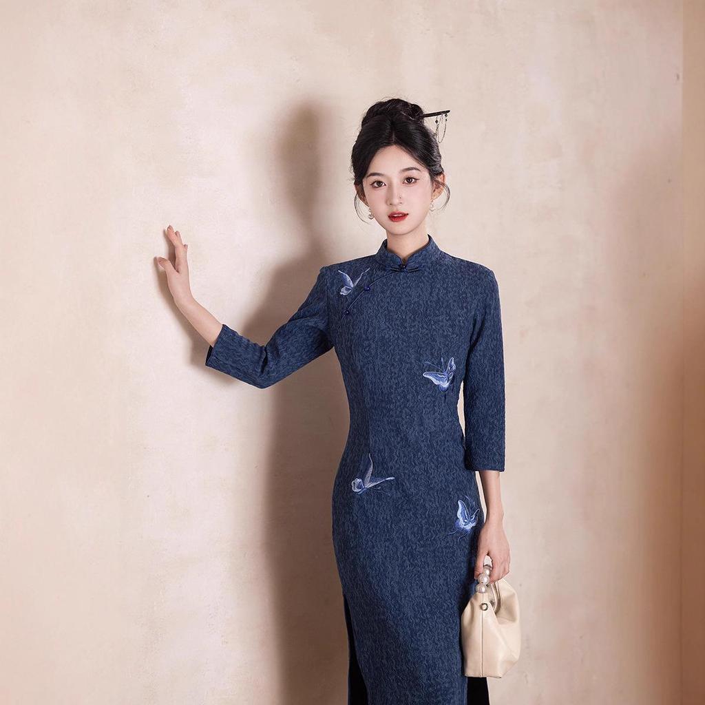 Juifengxuan Eleganter Herbst-Cheongsam: Junger, moderner chinesischer Stil für 2025