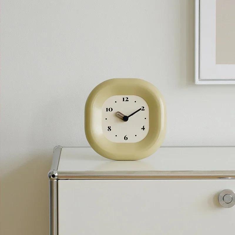Cream style home wall clock for living room entrance, TV counter-style clock for decoration, tabletop display piece