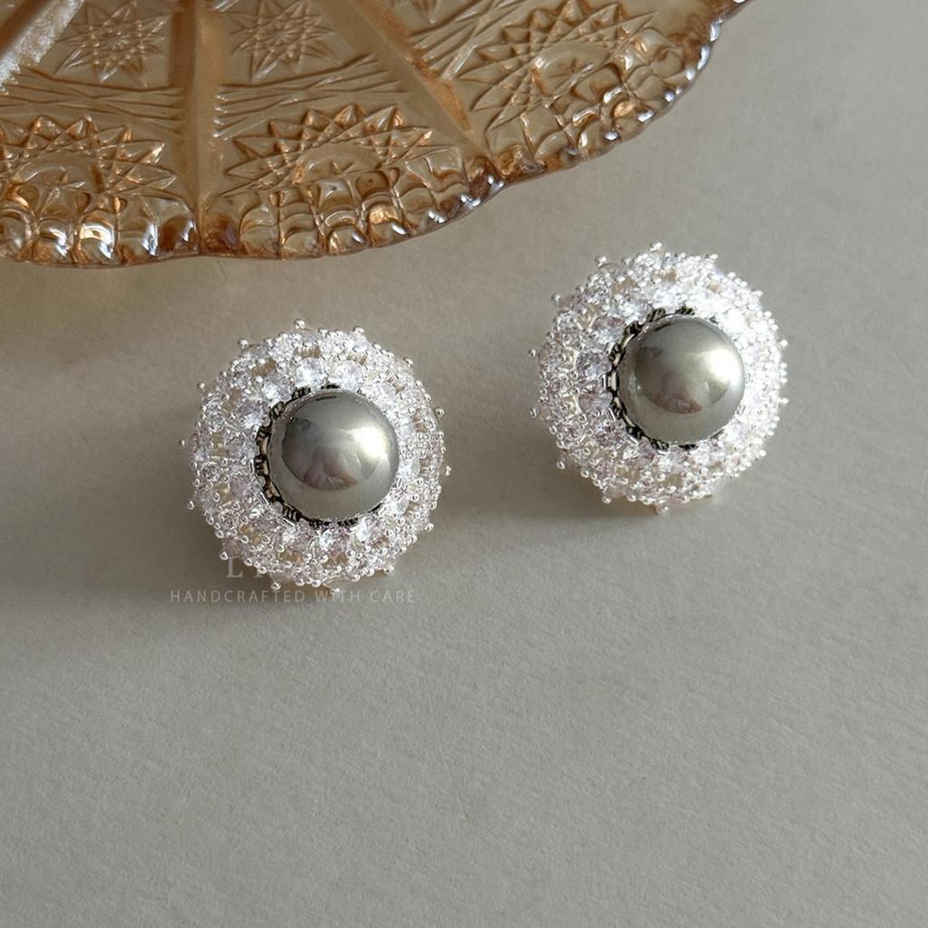 Round pearl micro-inlaid zircon stud earrings gorgeous court niche simple light luxury high-end versatile retro earrings