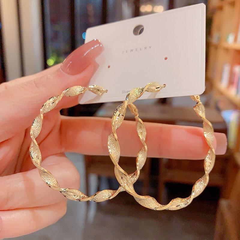 New Exaggerated Twisted Women's Hoop Earrings Gold Uneven Metal Loop Earrings Punk Personality Fashion Ear Jewelry
