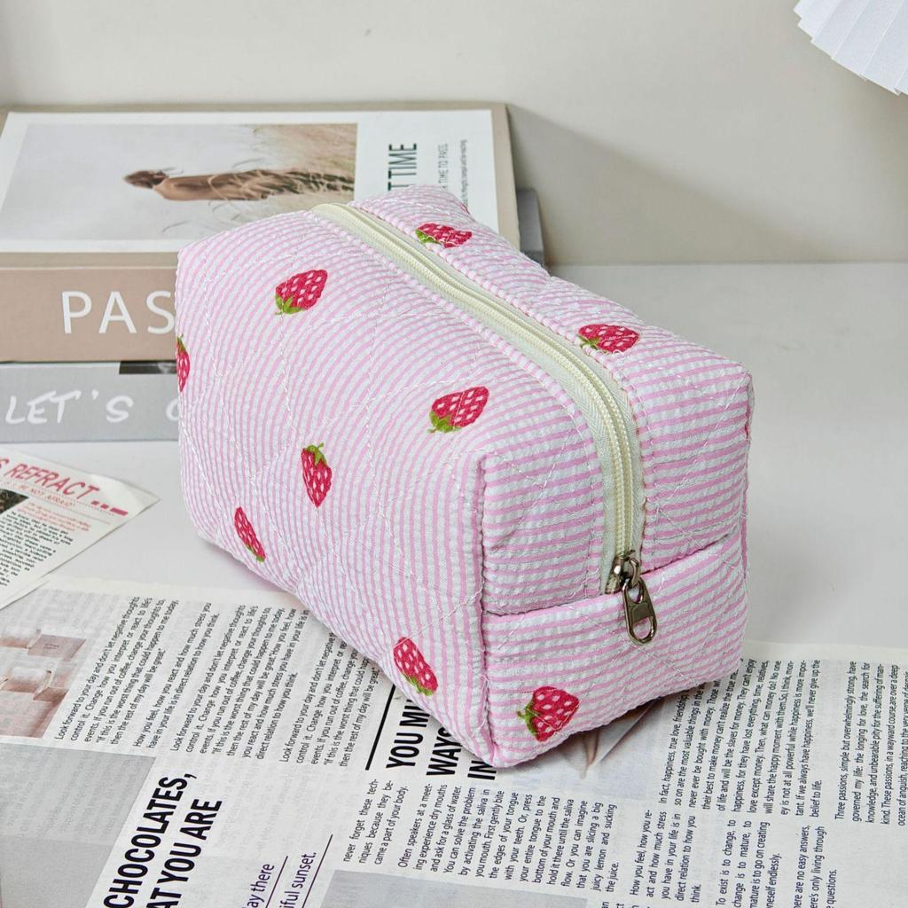 Large Capacity Little Bear Print Makeup Bag – Portable Girlish Polyester Toiletry Storage