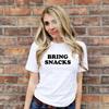 Bring Snacks T-Shirt, Herren Damen Slogan Shirt, Filmgeschenk für Mama, Unisex Tee