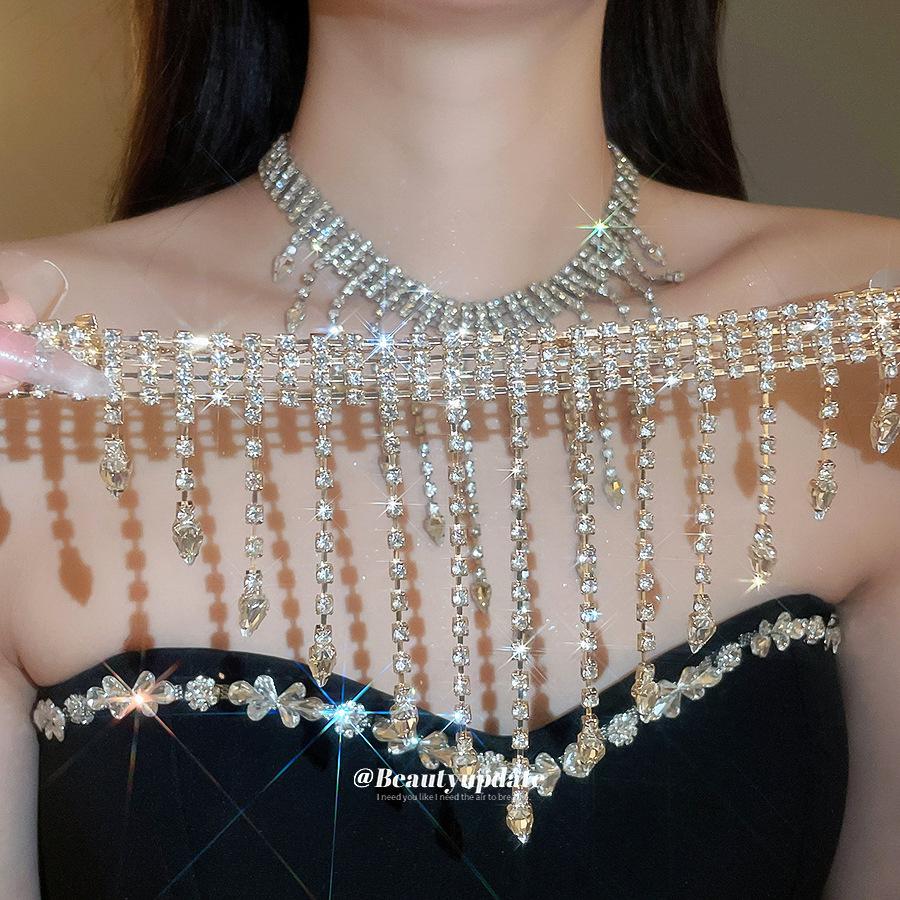 Exquisite Rhinestone Water Drop Tassel Necklace - High-End Retro Court Style Clavicle Chain.