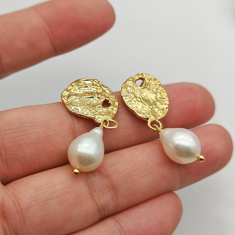 Natural Baroque Pearl Earrings 2025 New Fashion Cold Bohemian Lighthouse Earrings New Products