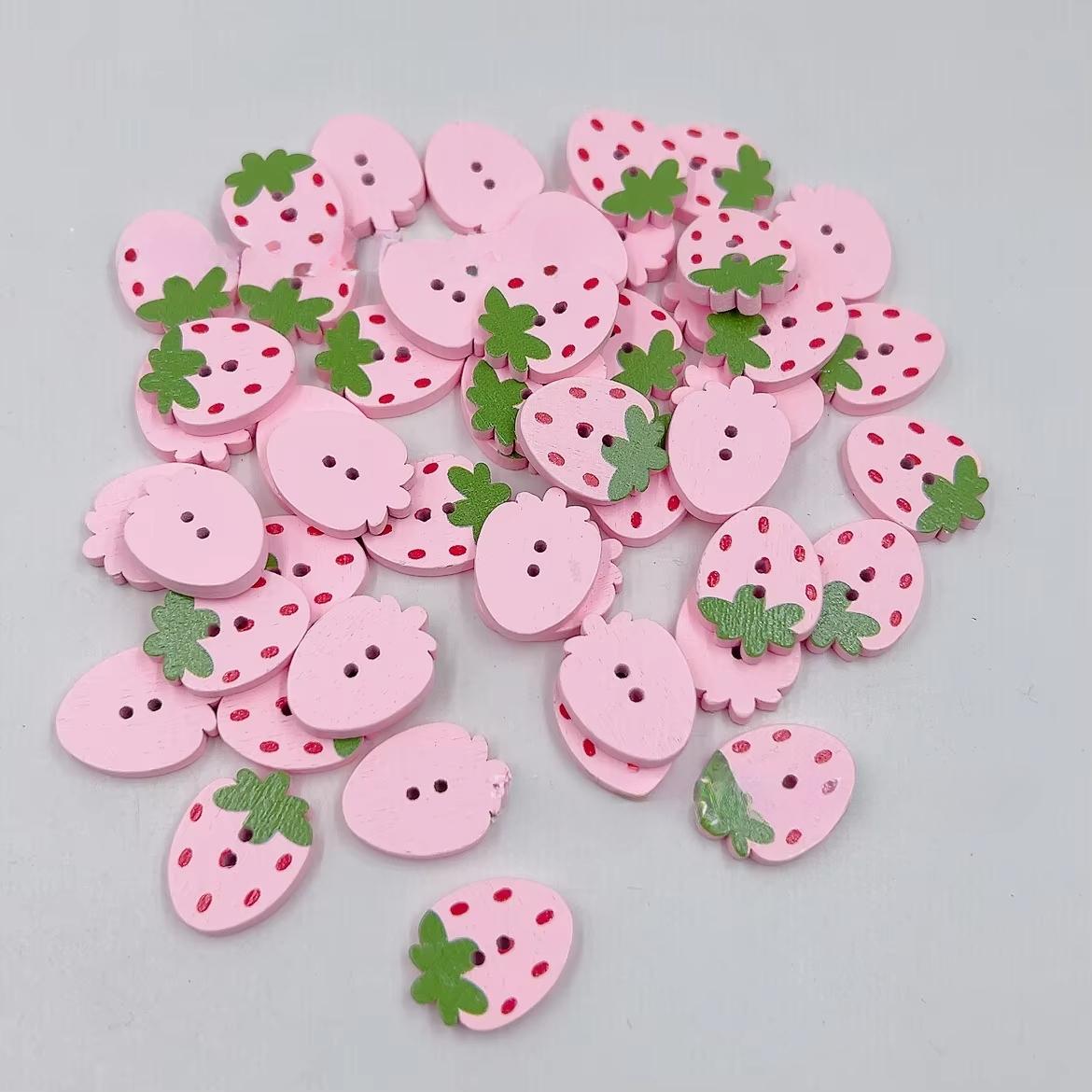 

50 шт./пакет милые мини-клубничные деревянные кнопки DIY маленькие деревянные чипсы для поделок самодельные шпильки ювелирные украшения материал 23x18mm розовый