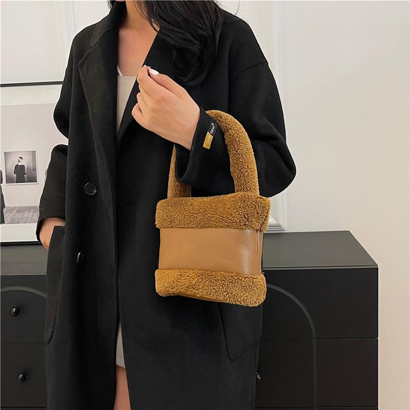 

Жіноча сумка Mao Mao 2024, нова осінь і зима, плюшеве відро, дизайн ніші, модна портативна мила сумочка