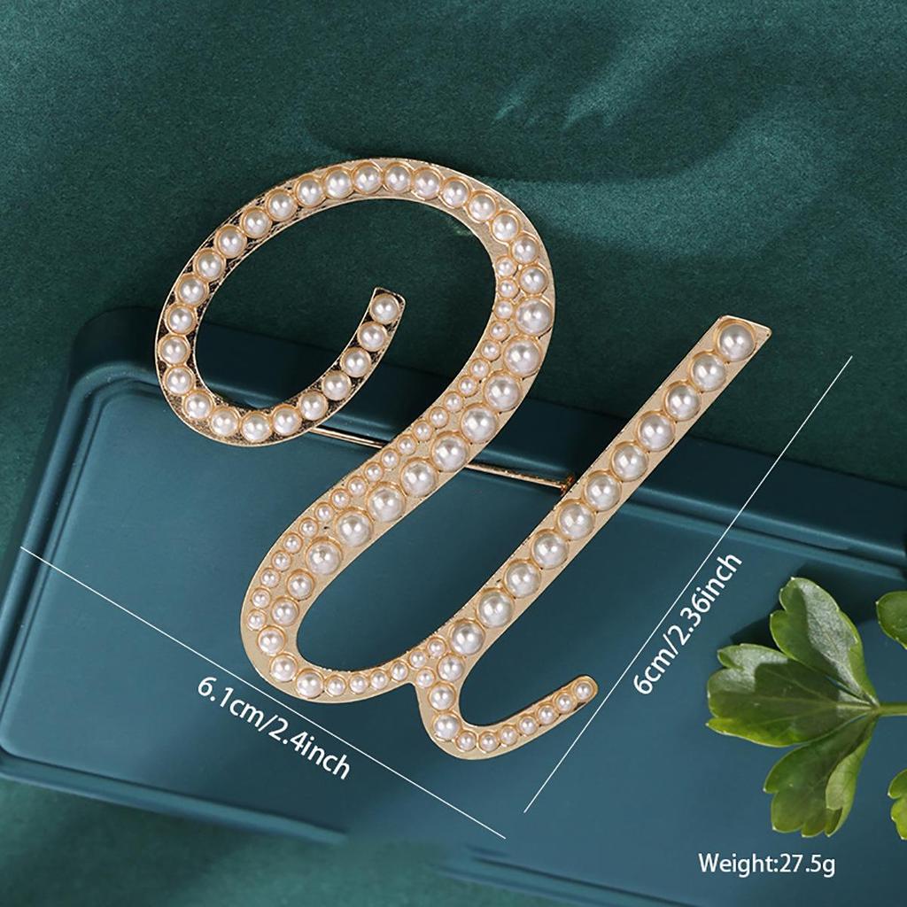 Pearl Alphabet Brooches: Retro Letter Pins for Clothing and Necklines.