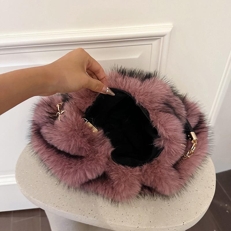 Yogodlns Women Winter Bags New Fashion Shoulder Bag Ladies Fur Shoulder Handbags Female Furry Pleated Designer Underarm Hobo Bags