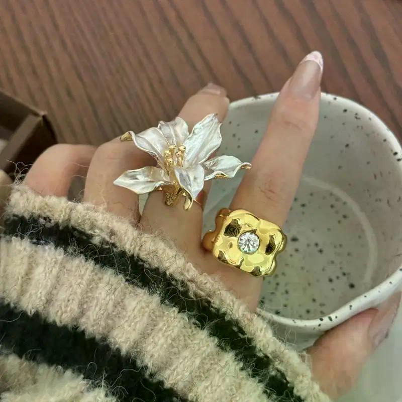 Gold And White Contrast Glaze Tulip Flower Ring INS High-end Square Women Finger Ring Jewelry Gifts