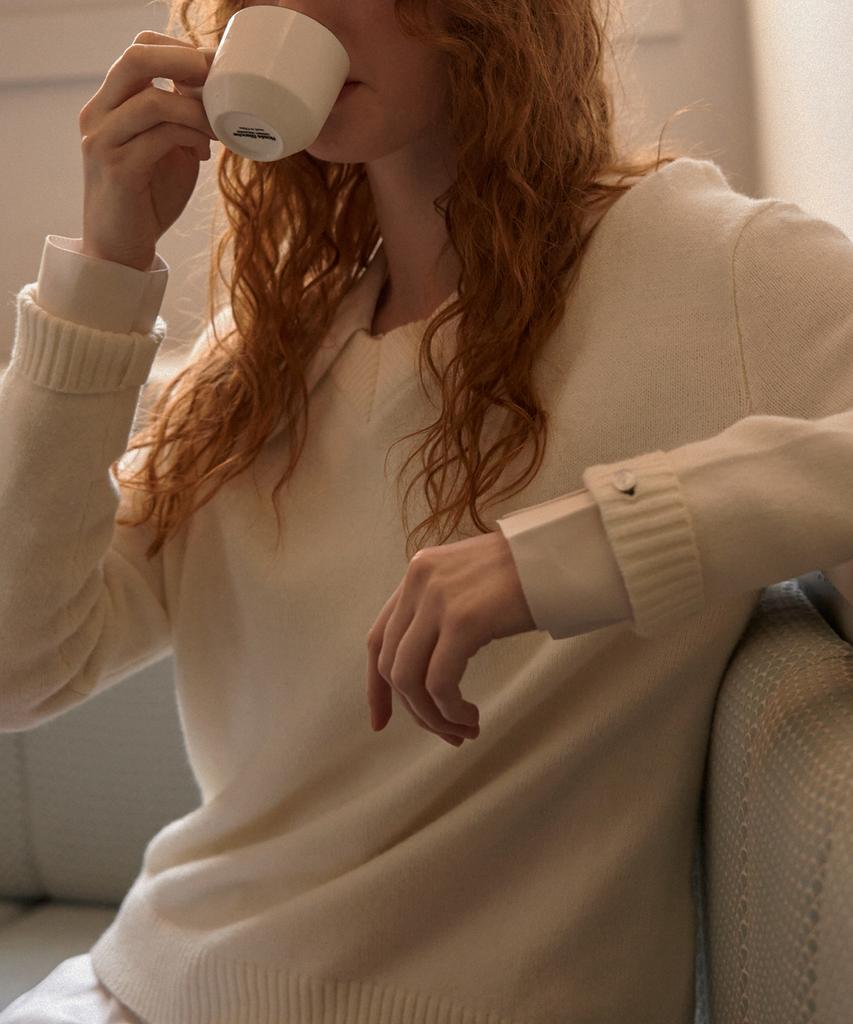 LAMARO Aile Button Point Soft V-Neck Knit (Ivory)