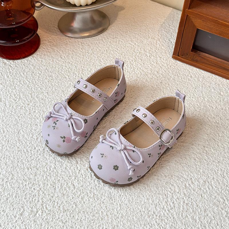 

Милые девчачьи туфельки с цветочным принтом из маленькой кожи 2025 весна и осень новые туфельки принцессы в иностранном стиле с бантом для маленькой девочки детские одинарные туфли 21-25 yards 5 pairs in one hand фиолетовый