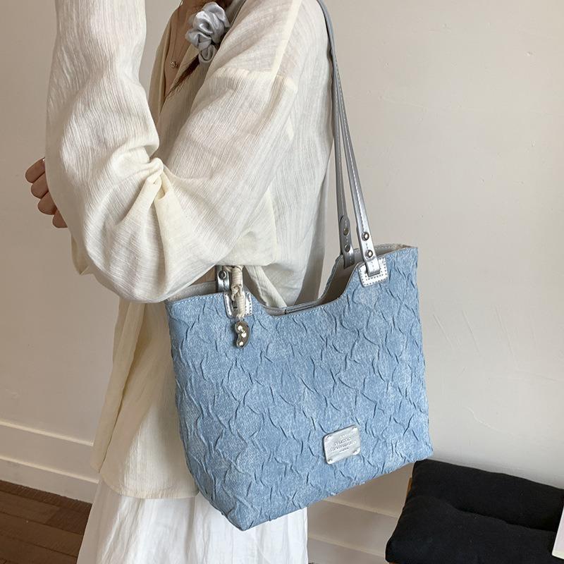 Denim bag women's large-capacity new summer leisure shoulder college student class commuting tote bag