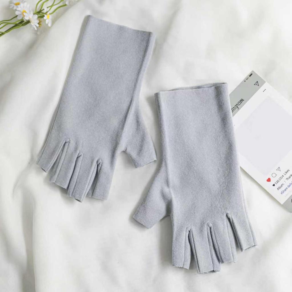 Unisex Half-Finger Heated Gloves for Typing, Cycling, and Manicures – Touchscreen Compatible for Autumn and Winter