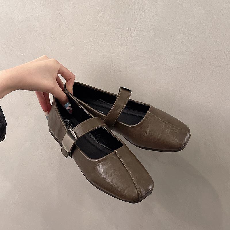 Square head shallow mouth single shoes women's spring and autumn new French retro temperament gentle fairy style flat bottom Mary Jane small leather