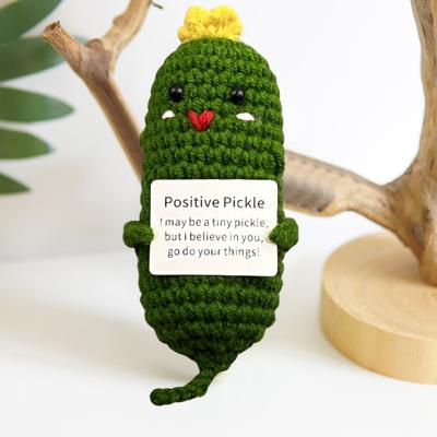 Funny Positive Vegetable Knitted Doll Ornament Mini Smiling Green Cucumber Hand Woven Doll with Positive Card Woolen Yarn Knitting Doll Decoration