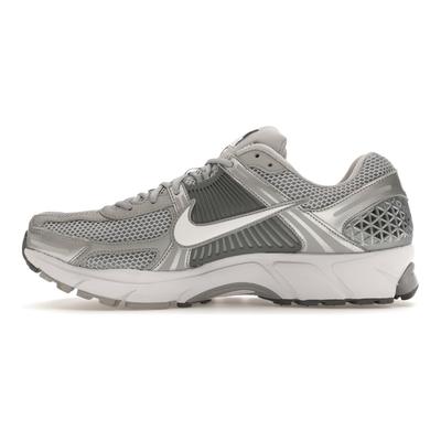 Air Zoom Vomero 5 Grigio Lupo Scarpe da Ginnastica da Uomo Argento Metallizzato Grigio Freddo Bianco FJ4151-003