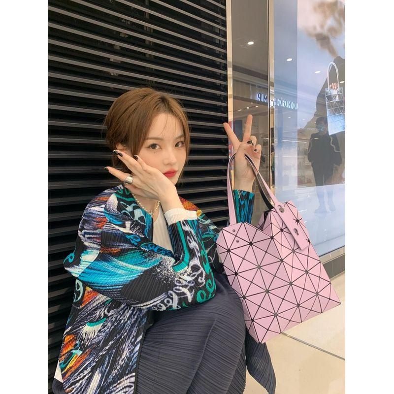 

Japan 2025 New Arrival March Limited Quilted Crystal Bag Mini Square Box Bag Women s Geometric All-Match Handbag Square box pink(Upgraded version with home logo)