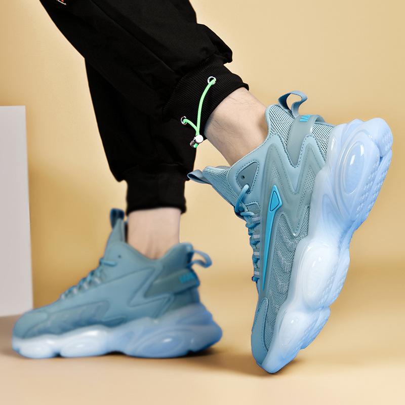 Spring New Sports Shoes Men's Mesh Fashion Soft Sole Casual Running Shoes Youth Fashion 100 The New