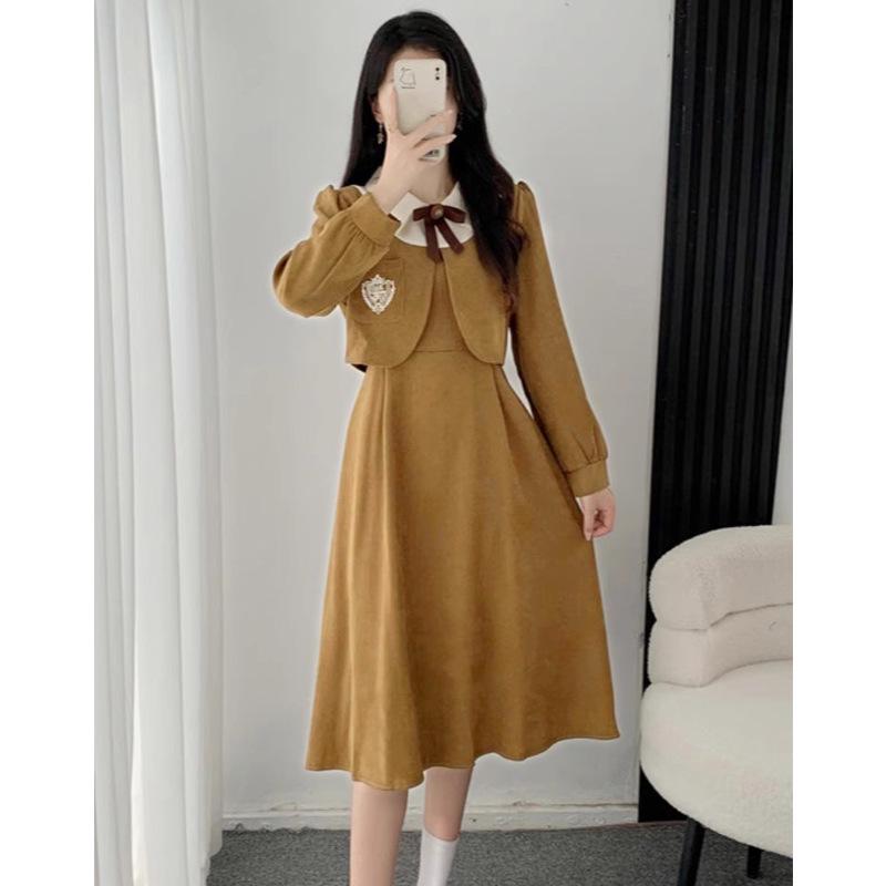 Butterfly Brooch Corduroy Dress: Women's Faux Two-Piece A-Line in French Academy Style for Autumn/Winter